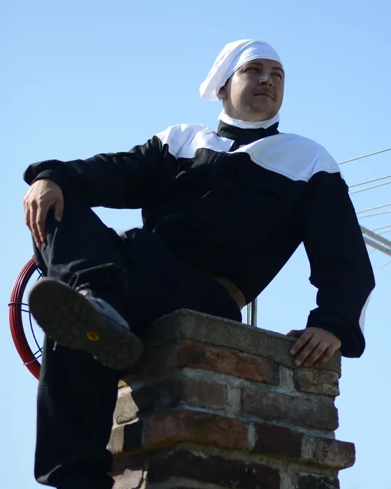 Mgr. Stanislav Holeček na komíně
